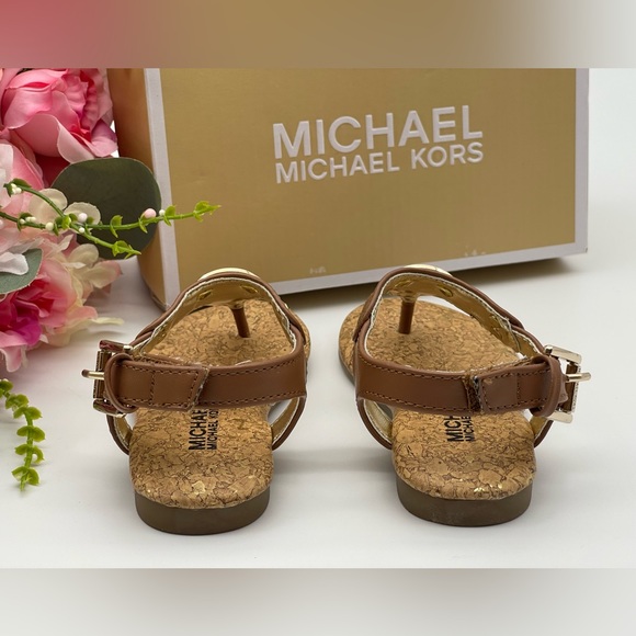 Michael Kors Girl’s Gold Tone Logo Plate Thong Sandals - Picture 3 of 12